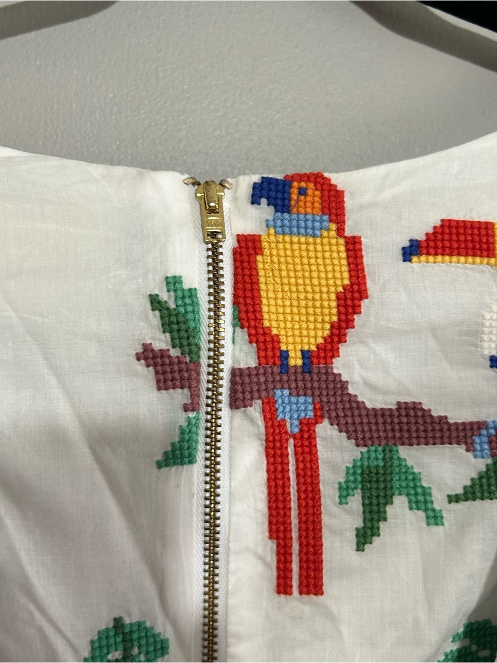 FARM Rio Off-White Stitched Birds Blouse
XL new - Picture 4 of 5